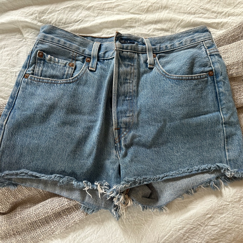 LEVI size 25 Jean shorts